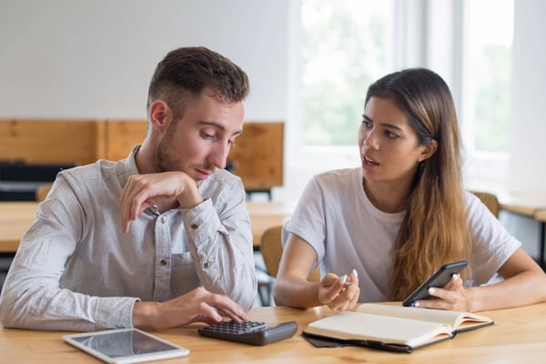 Estudiantes-de-finanzas-y-administracion (1)