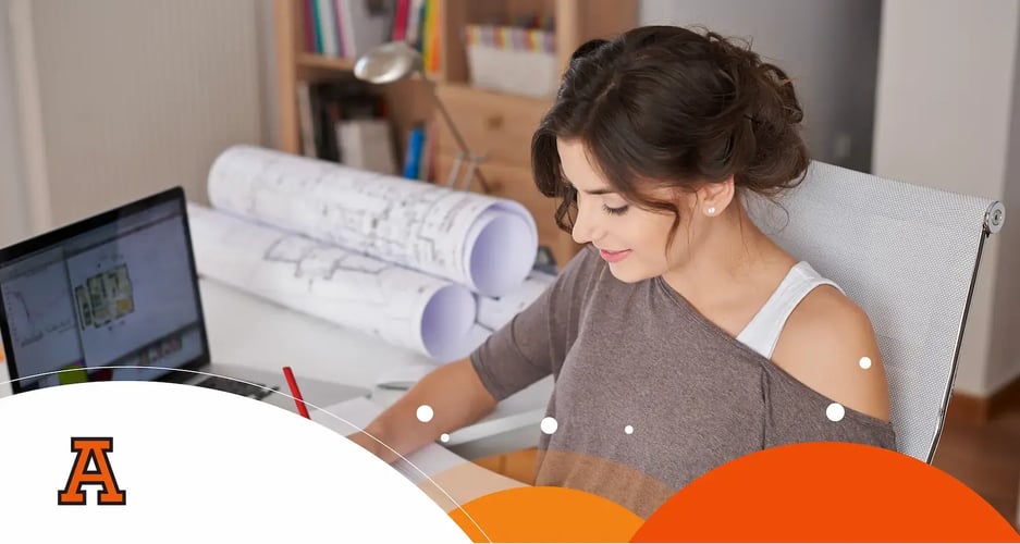 estudiante de arquitectura viendo unos planos 