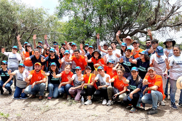 alumnos de la anahuac puebla en reforestacion