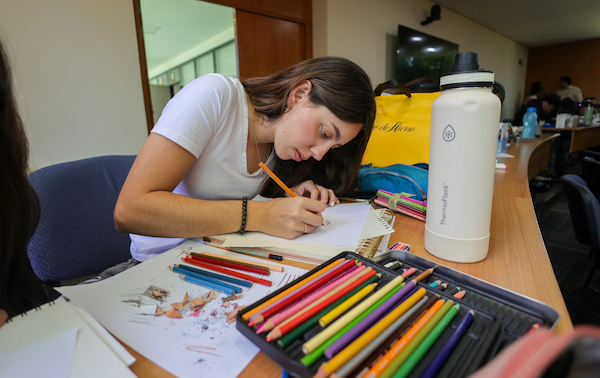 alumna de diseño visual transmedia de la anahuac puebla 