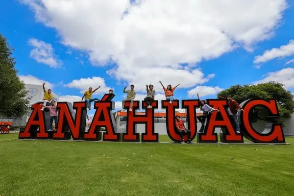 estudiantes en letras de anahuac