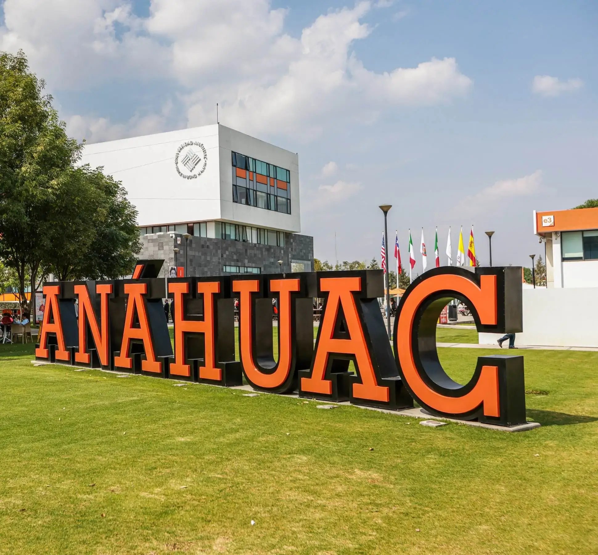 Letrero de Anáhuac en el campus