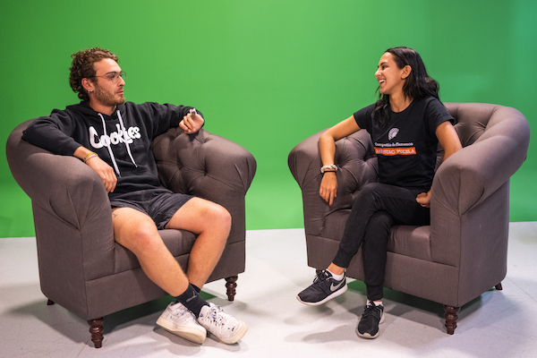 alumnos de comunicacion de la anahuac puebla en estudio de grabacion