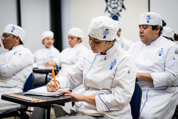 alumnos de le cordon bleu de la anahuac puebla