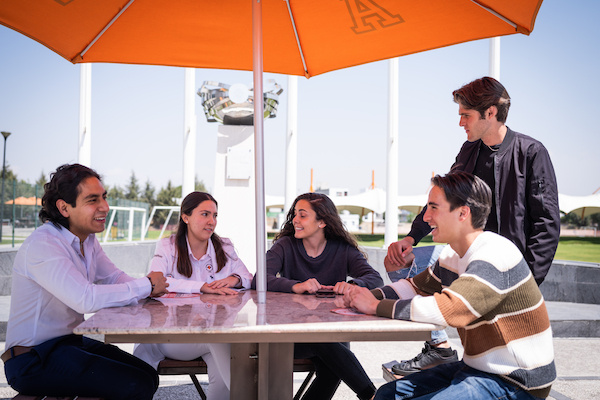 estudiantes en el día ov de la anahuac puebla