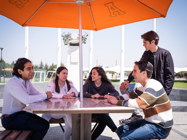 alumnos de la anahuac conviviendo