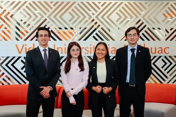 Estudiantes de administracion de la anahuac puebla