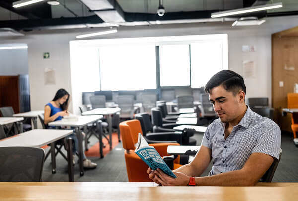 estudiantes anahuac puebla en clase