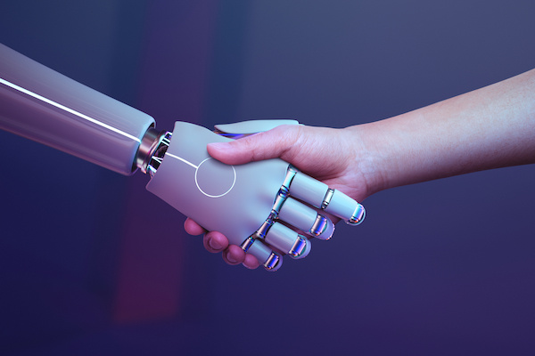 manos de humano y robot 