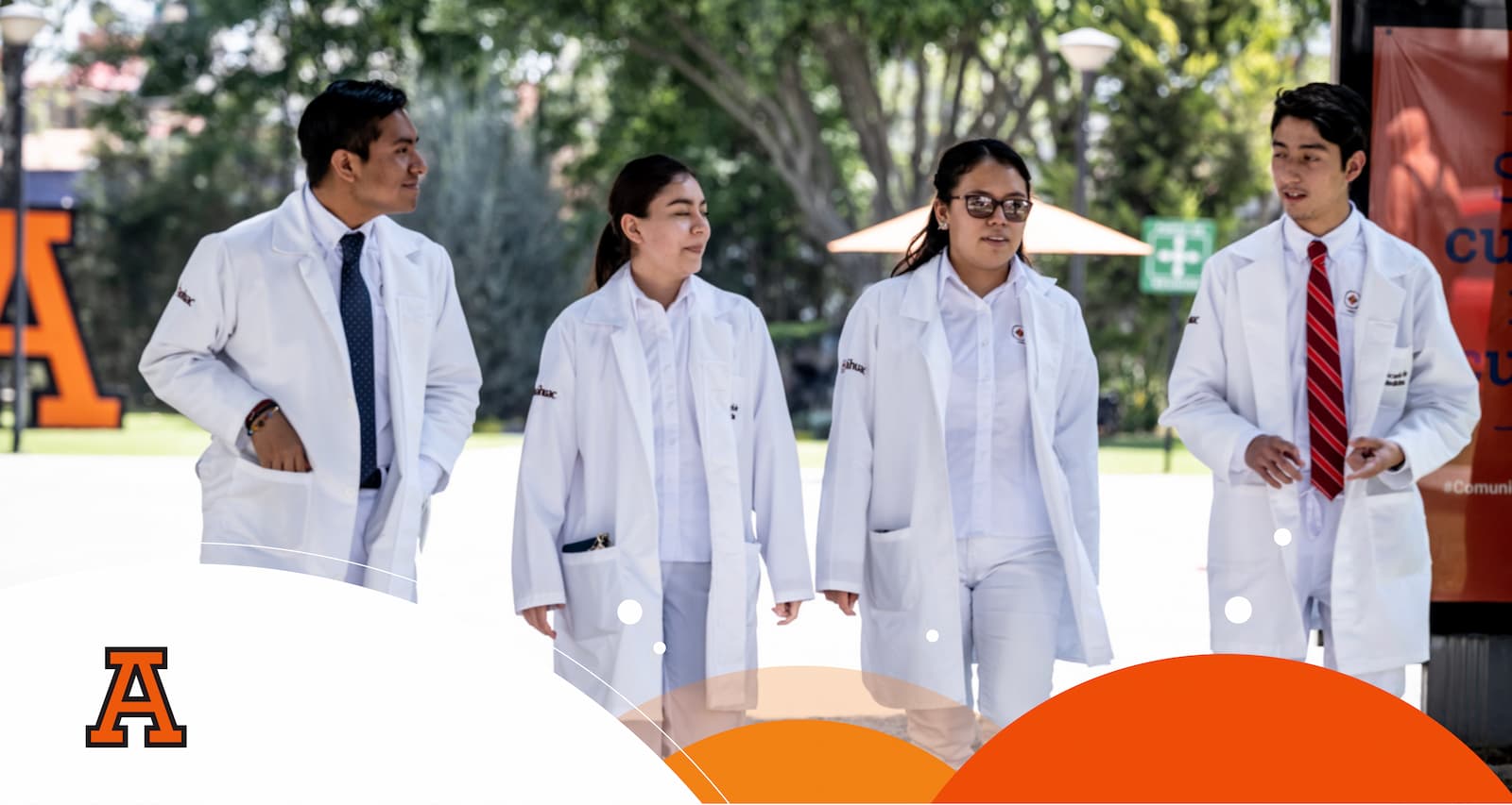 medicos caminando en campus 