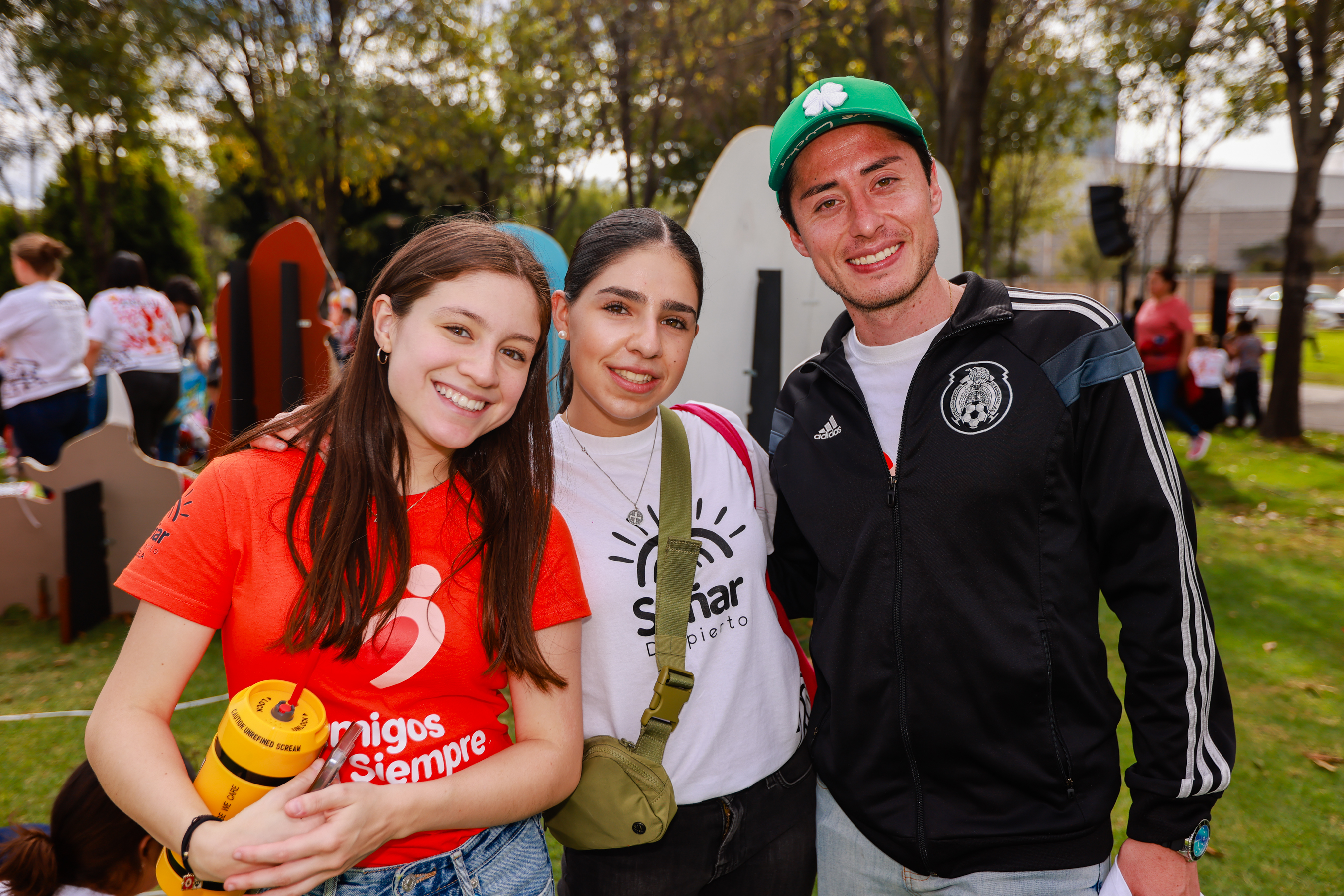 3 estudiantes en Macroposada de Anáhuac Puebla
