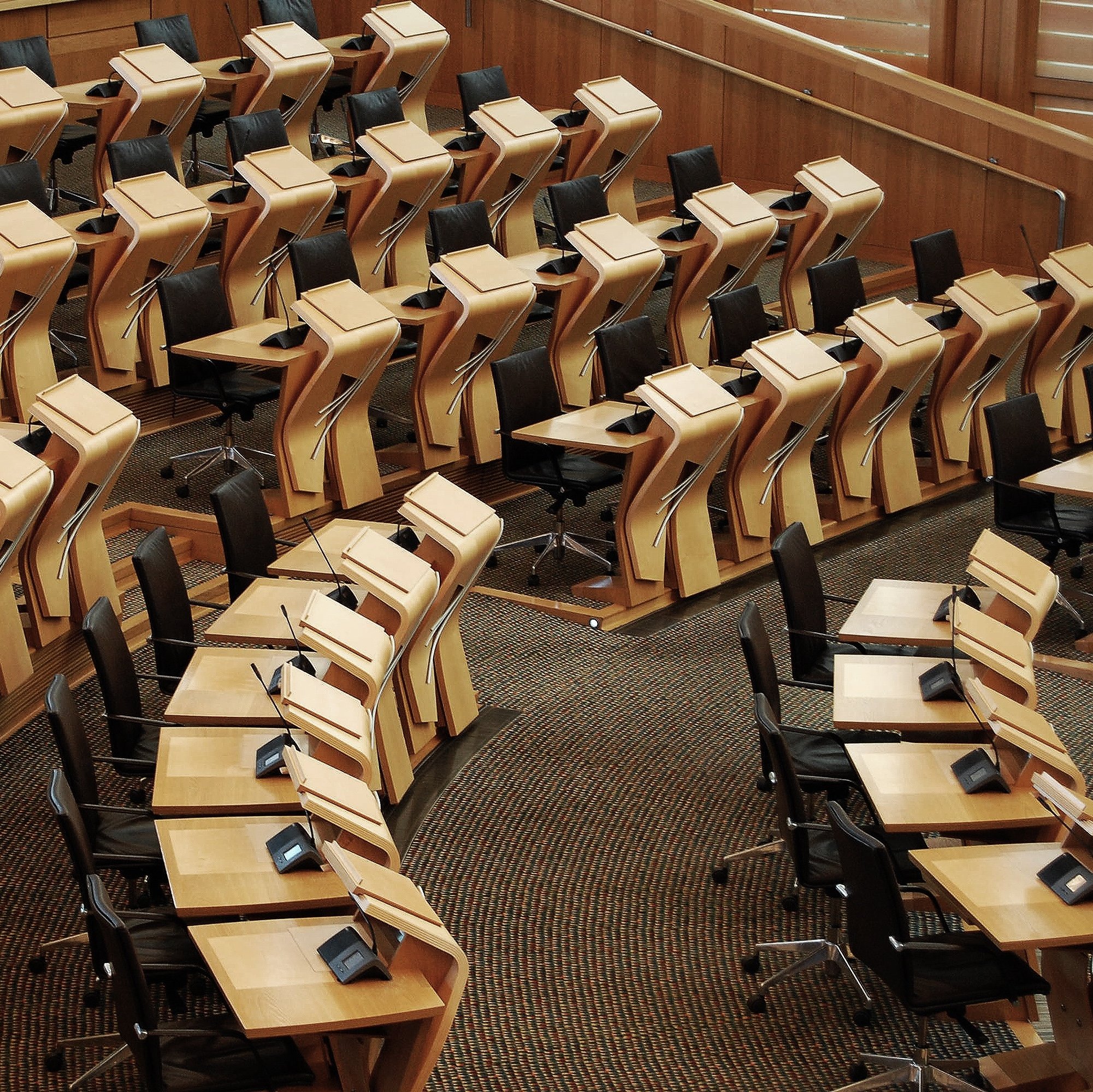 horizontal-shot-desks-inside-scottish-parliament-building